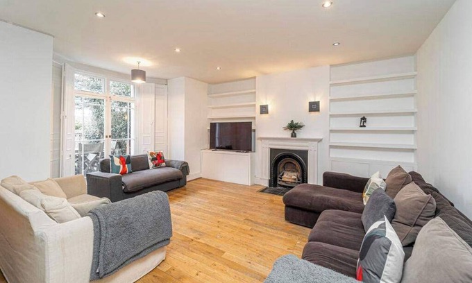 Junction Apartamento | Charming 3-Bedroom Flat in London
