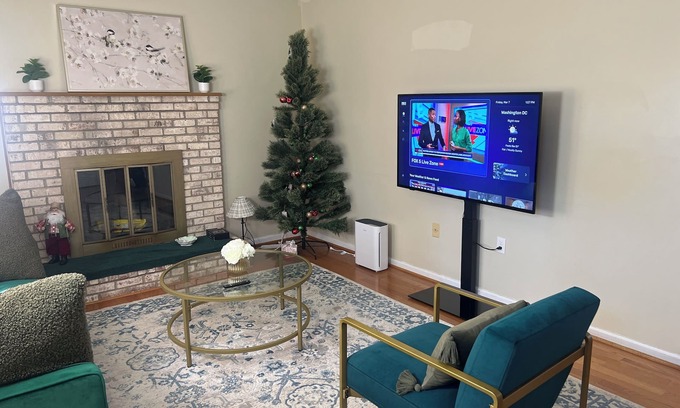 Fort Washington Casa | Charming 3-bedroom house with AC, WiFi just by MGM casino,close to Washington DC