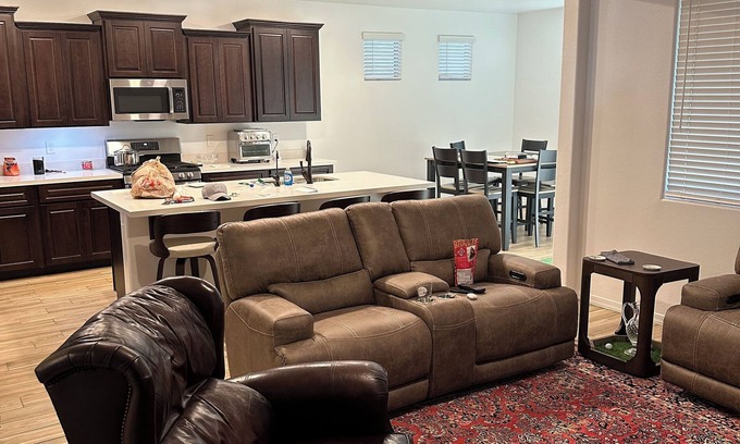 Verrado Casa | Charming 3-bedroom, 2.5 bath home in a golfing community - 2 courses.