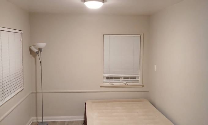 Santa Fe Springs Casa | Charming 3-bedroom house with WiFi, AC in nice Santa Fe Springs