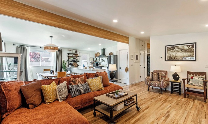 South Salt Lake Casa | Charming 3-bedroom modern house in fantastic South Salt Lake