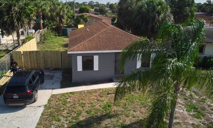 Riviera Beach Casa | Charming 3-bedroom house with AC, WiFi in lovely West Palm Beach