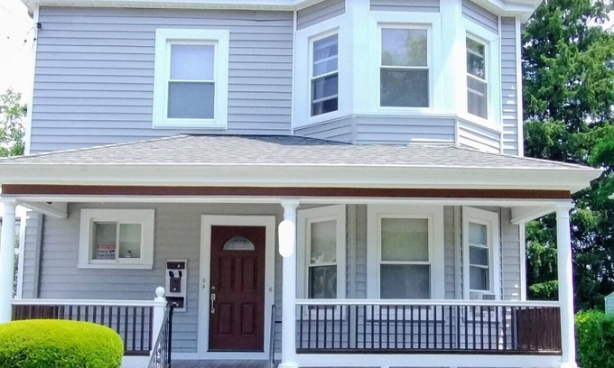 West Codman Hill - West Lower Mills Apartamento | Charming 3 Bedrm-15 minutes drive to Longwood Medical Area & So Much More!