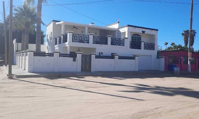 Oriente Casa | Charming 3-bedroom house with WiFi and AC in lovely Puerto Peñasco