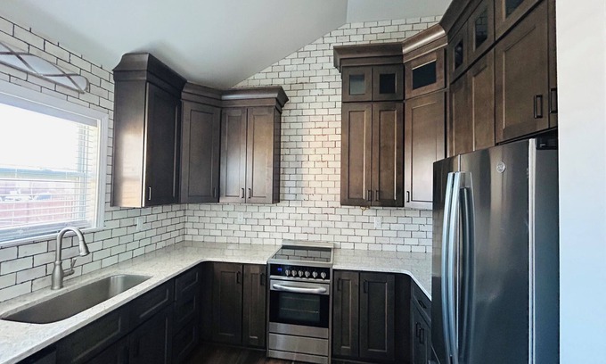 Jeffersonville Casa | Charming 3-bedroom 5 min to Louisville close to Churchill Downs and expo center