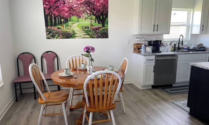 Jeffersonville Casa | Charming 3-bedroom house in wonderful Jeffersonville with WiFi, AC