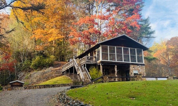 Laurel Springs Cabina | Charming 3-bedroom cabin in Laurel Springs