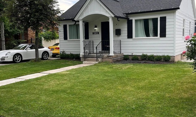 Sugar House Cabaña | Charming 3-bedroom cottage in fabulous Salt Lake City with WiFi, AC