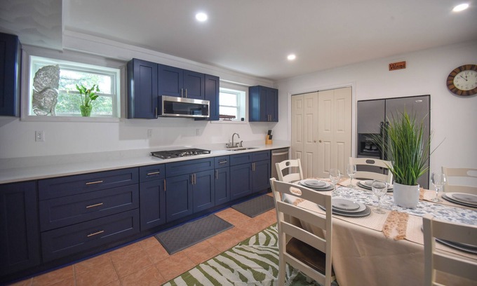 Northeast Virginia Beach Casa | Charming 3-bedroom with Luxury Bathroom and Designated Office Space