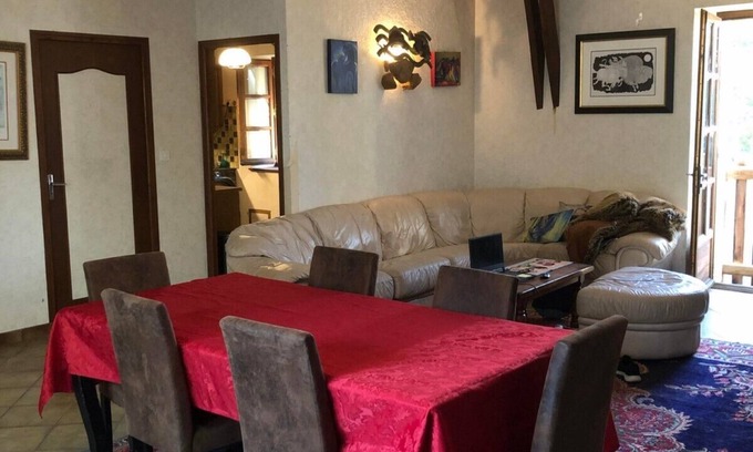 Saint-Setiers Casa | Charming 3-bedroom stone farm house in lovely Saint-Setiers with WiFi