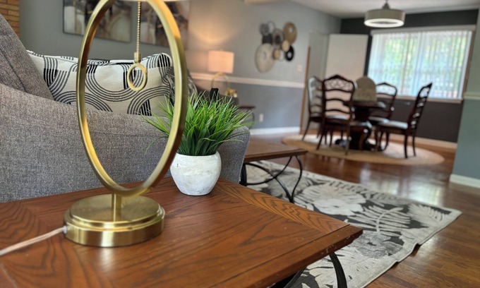 Fair Plain Casa | Charming 3-Bedroom Yellow Ranch Retreat near Lake Michigan