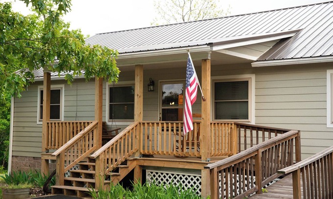 Mountain View Cabina | Charming 3-bedroom cabin with a view, AC/wifi located near Mountain View
