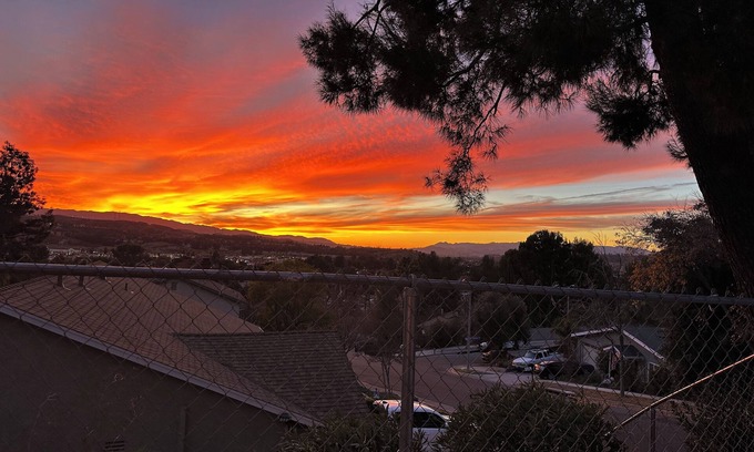 Canyon Country Casa | Charming 3-bedroom house with view, AC, WiFi in enjoyable Santa Clarita