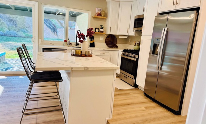 Valencia Casa | Charming 3-bedroom house with WiFi and AC in Santa Clarita