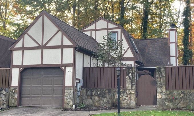State College Casa | Charming 3-bedroom home near Penn State & Beaver Stadium in State College, PA