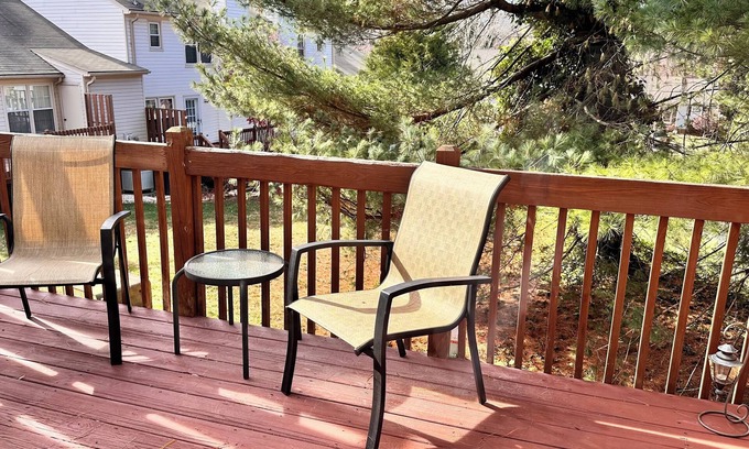 Winston - Salem Casa | Charming 3-bedroom townhome with WiFi and AC in Winston-Salem