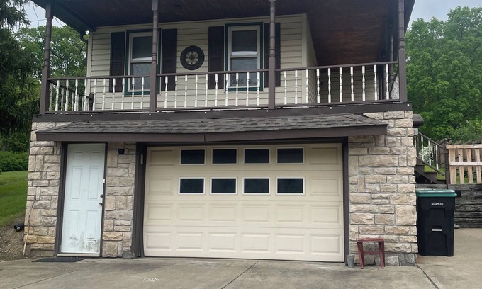 Wildwood Casa | Charming 3 bedroom 1 bath house located 15 min away from Oakmont Country Club.