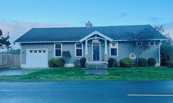 Long Beach Cabaña | Charming 3-bedroom, 2-full bath cottage with WiFi, built 2011 & refreshed 2024