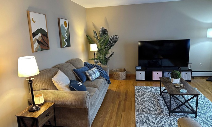 McKownville Apartamento | Charming 3-bedroom house with WiFi and AC in serene Albany