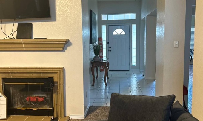 Southeast Arlington Casa | Charming 3-bedroom building with AC, WiFi in welcoming Arlington
