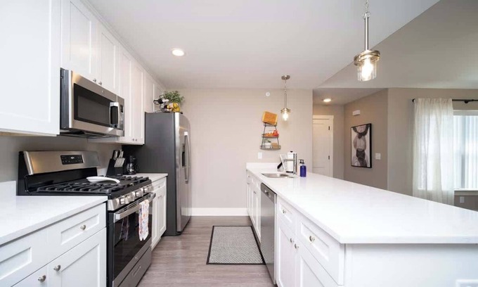 Bettendorf Apartamento | Charming 3 bedroom Condo in Bettendorf with King Master Suite