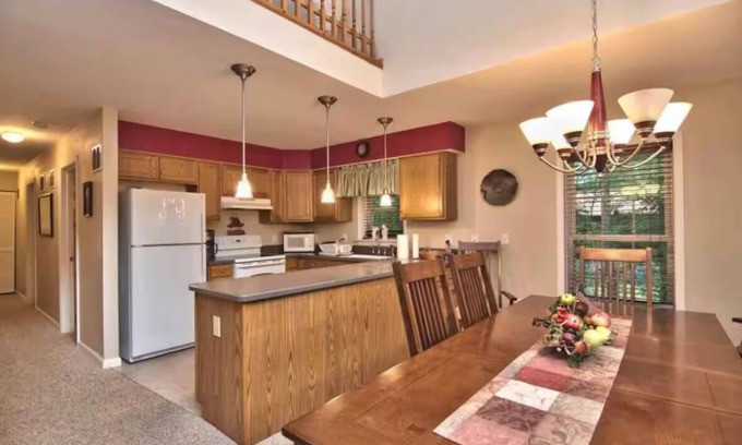 Lackawaxen Chalet De Esquí | Charming 3-bedroom chalet in Masthope Community.