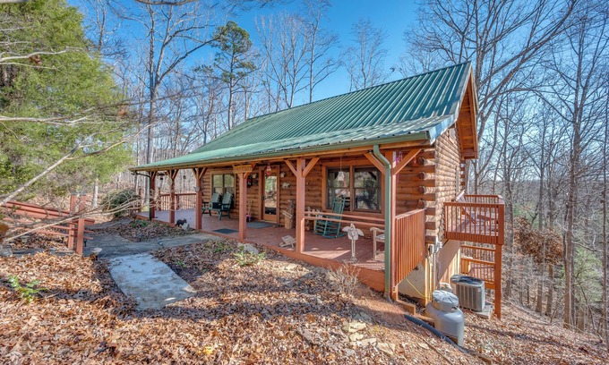 Lake Lure Cabina | Charming 3-bedroom cabin in wonderful Lake Lure with AC, WiFi