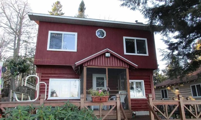 Au Train Cabina | Charming 3-bedroom cabin in enchanting Au Train with WiFi