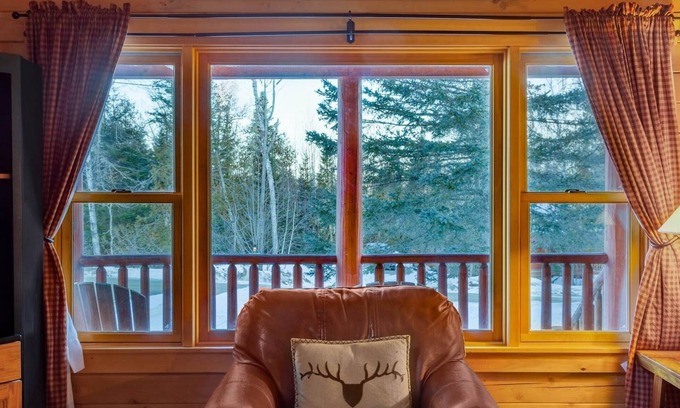Rangeley Cabina | Charming 3-bedroom cabin with WiFi, fitness room in superb Rangeley Lakes Resort