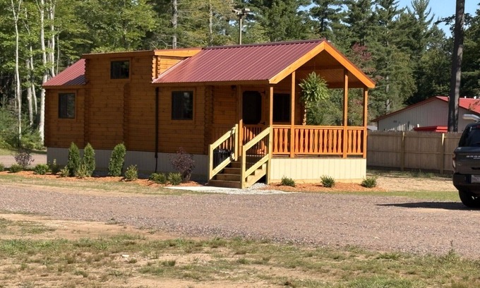 Gwinn Cabina | Charming 3-bedroom cabin in Gwinn - Pet Friendly - Snowmobile & ATV Trailhead