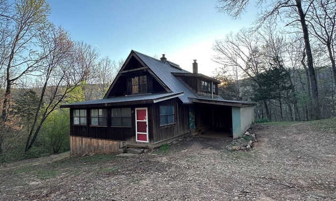 Fox Cabina | Charming 3-bedroom cabin with AC and WiFi in Fox, AR