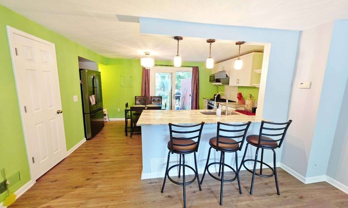 Rochester Condominio | Charming 3-bedroom condo in beautiful Rochester with AC, WiFi