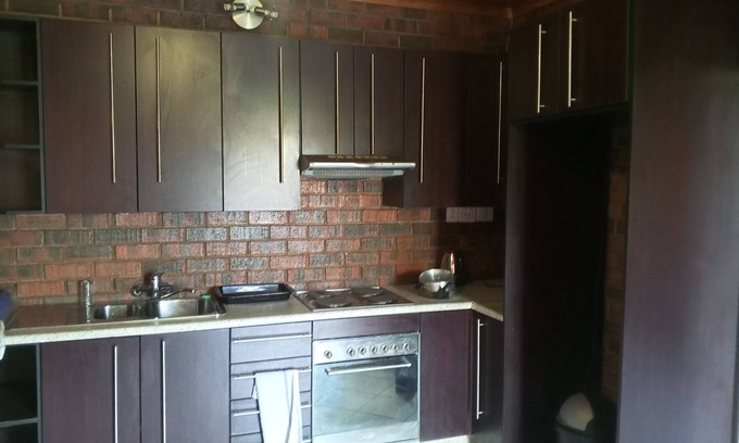 Germiston Cabaña | Charming 3-bedroom cottage with AC and WiFi in enchanting Germiston