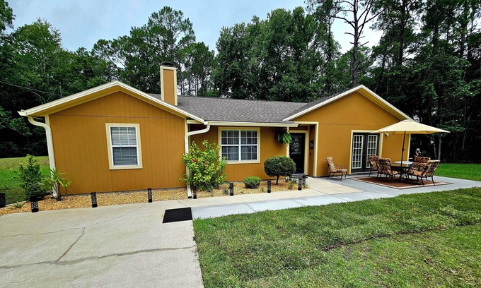 St. Johns County Casa | Charming 3-bedroom Coastal Country House near St. Augustine