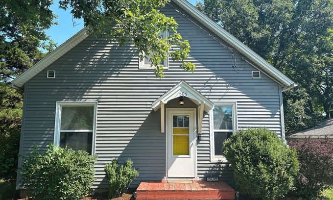 Eureka Casa | Charming 3-bedroom Cottage with AC, WiFi in lovely Eureka