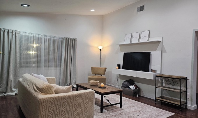 Fetters Hot Springs-Agua Caliente Cabaña | Charming 3-bedroom cottage with hot springs mineral water pool in Wine Country