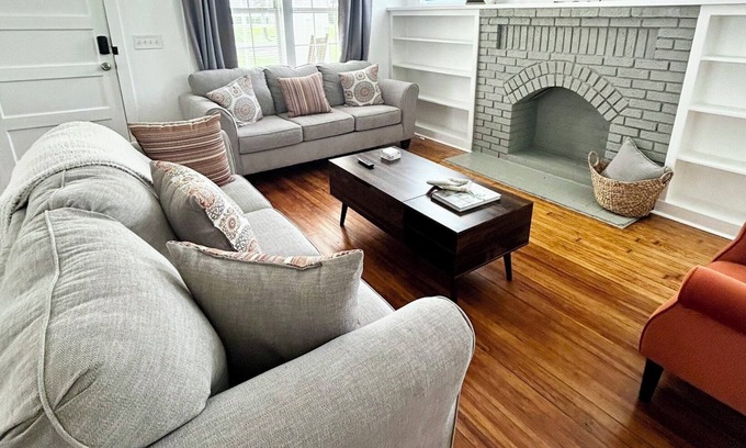 Macon Cabaña | Charming 3-bedroom cottage with WiFi and AC in delightful Macon