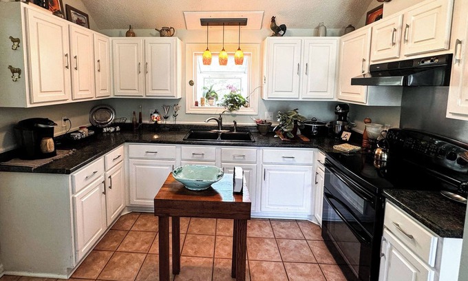 Metter Casa | Charming 3-bedroom country home in lovely Metter GA, near GSU and Savannah