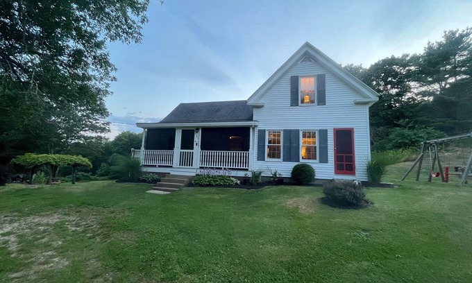 Phippsburg Otro | Charming 3-bedroom farmhouse in fabulous Phippsburg!