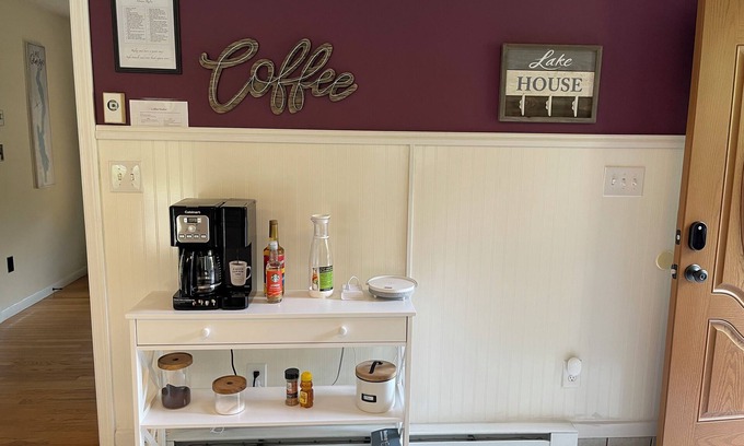 Queensbury Casa | Charming 3-bedroom Family Getaway in Queensbury with WiFi and AC