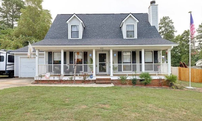 Martinez Casa | Charming 3-bedroom for Masters. Pool, Patio w/Firepit, Gas Grill. 5mi to course