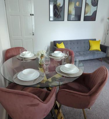 Wolverhampton Casa | Charming 3-Bedroom House - Prime Location in Wolverhampton!