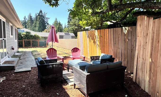 Des Moines Casa | Charming 3-bedroom house with AC and in peaceful city Des Moines near the Marina