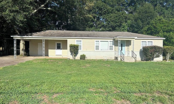 Enterprise Casa | Charming 3-bedroom house with AC and WiFi in lovely Enterprise.