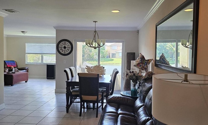 Inverrary Casa | Charming 3-bedroom house in wonderful Lauderhill with AC, WiFi