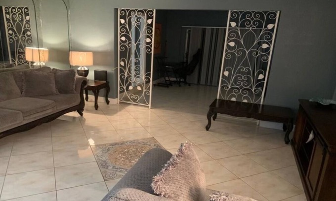 Lauderhill Casa | Charming 3-bedroom house with AC and WiFi in lovely Lauderhill