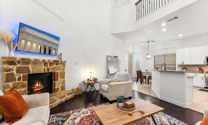 Lewisville Casa | Charming 3-bedroom house in delightful Lewisville with WiFi, AC