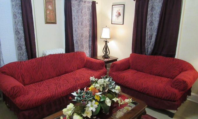 Center Casa | Charming 3-bedroom house with WiFi, Workspace, Washer/Dryer in Manchester