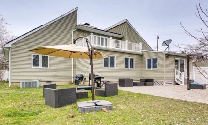 Bayville Casa | Charming 3-bedroom house in Ocean Gate with WiFi and AC.