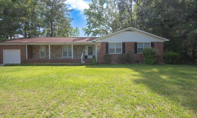 Orangeburg Casa | Charming 3-bedroom house with Lakeview in Orangeburg